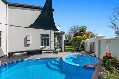 Swimming pool, Swimming pool