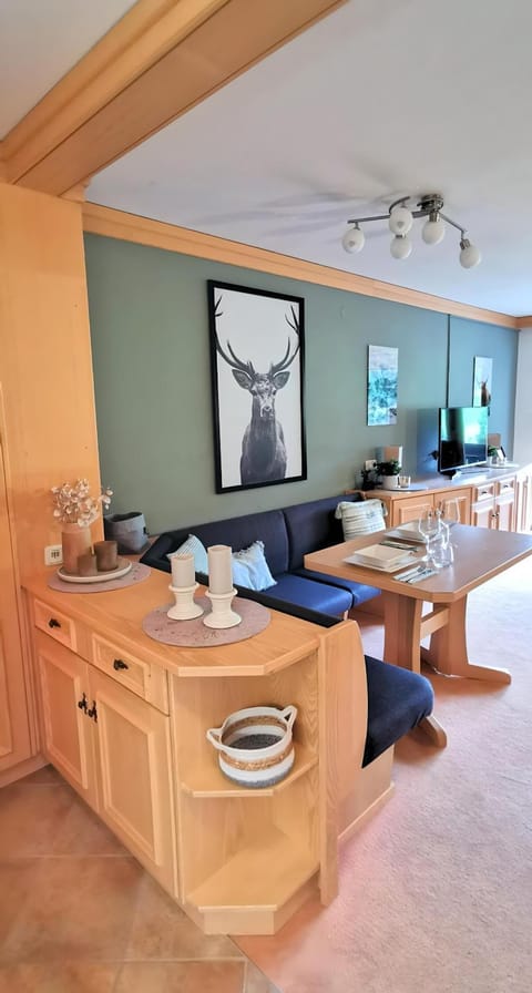 Living room, Seating area, Dinner