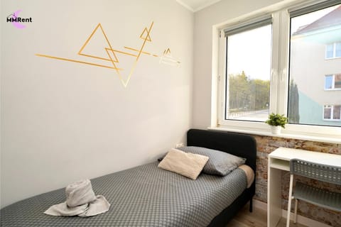 Bed, Photo of the whole room, towels