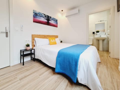 Bed, Photo of the whole room, Bedroom, air conditioner