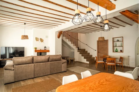 Communal lounge/ TV room, TV and multimedia, Living room, Seating area