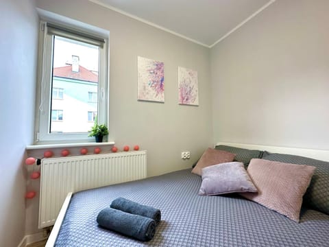 Bed, Photo of the whole room, Bedroom, internet, towels