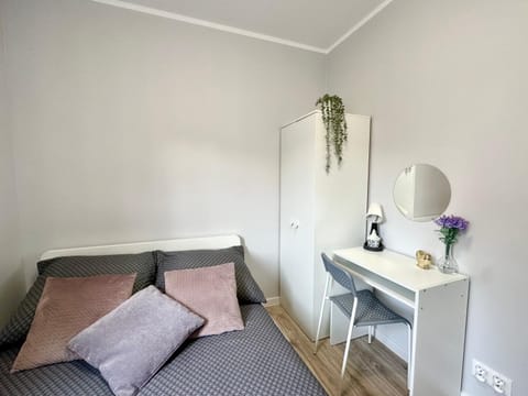 Bed, Photo of the whole room, hair dresser, wardrobe