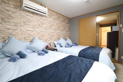 Bed, Bedroom, air conditioner