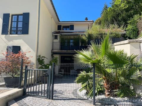 Charmant appartement en pierres Apartment in Bourgoin-Jallieu