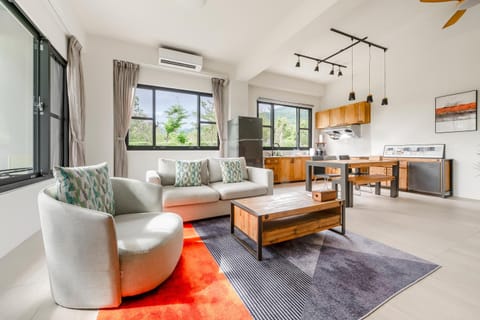 Day, TV and multimedia, Kitchen or kitchenette, Living room, Photo of the whole room, Decorative detail, Decorative detail, Seating area, Dining area, On site, Garden view, Garden view, fireplace, kitchen, kitchen