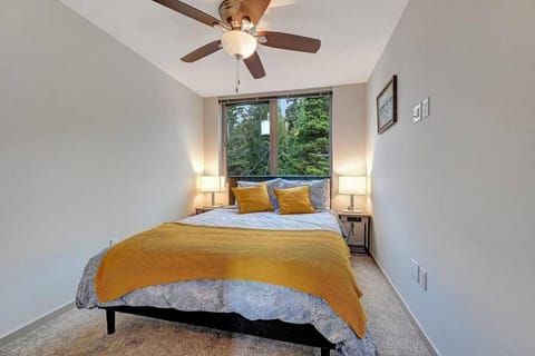 Modern 3 BR Townhouse just steps to Alki Beach House in Alki Beach