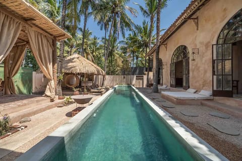 Property building, Patio, Day, Garden, Garden view, Pool view, Swimming pool, sunbed