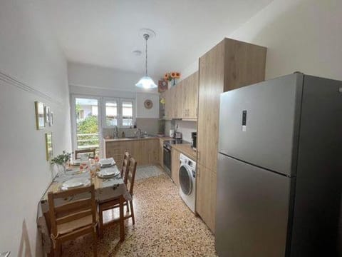 Kitchen or kitchenette, Dining area, minibar, pet friendly, stove