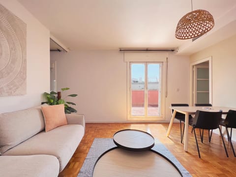 Living room, Seating area, Dining area
