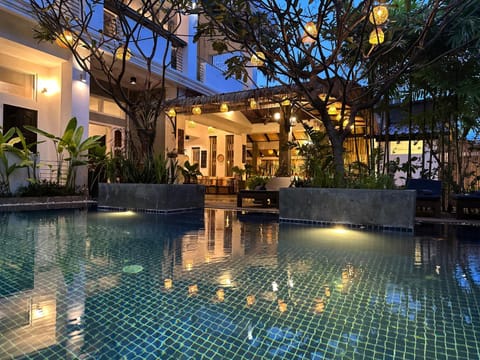 Swimming pool