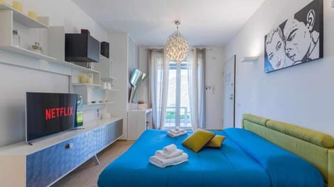 Communal lounge/ TV room, Bed, TV and multimedia, Living room, Photo of the whole room, Seating area