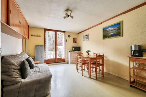 Bed, kitchen