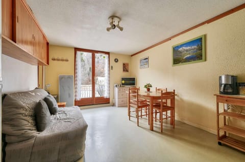 Bed, kitchen