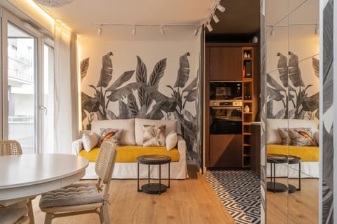 Kitchen or kitchenette, Seating area