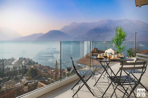 Patio, Nearby landmark, Day, Natural landscape, View (from property/room), Balcony/Terrace, Seating area, Dining area, Lake view, Mountain view