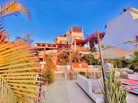 Property building, Day, Garden, Garden, Balcony/Terrace, Garden view