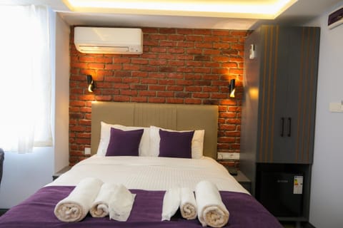 Bed, Bedroom, towels, air conditioner