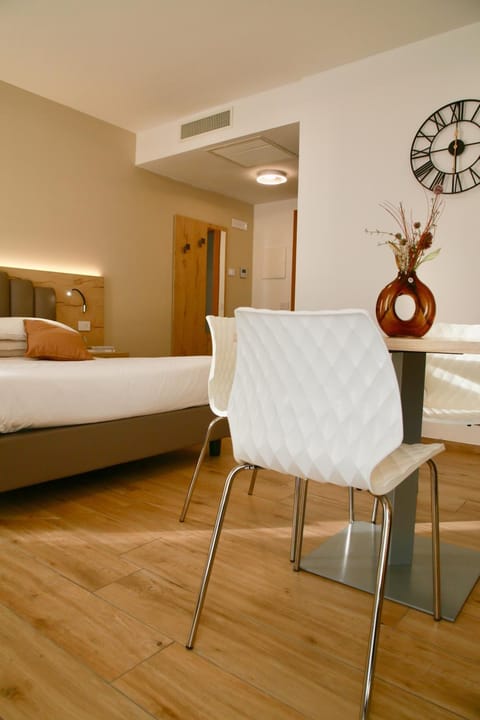 Bernina Suites - 3 mins walk to Bernina Express Apartment in Province of Brescia