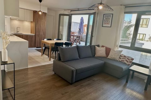 Luminous apartment with terraces Apartment in Saint-Denis, France