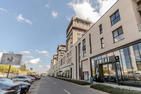 Property building, Day, Neighbourhood, Street view, Location