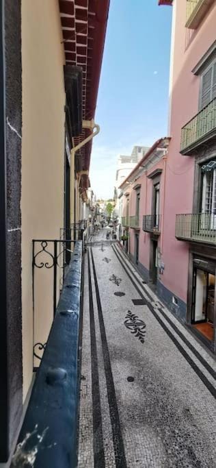Property building, Day, Neighbourhood, City view, Street view