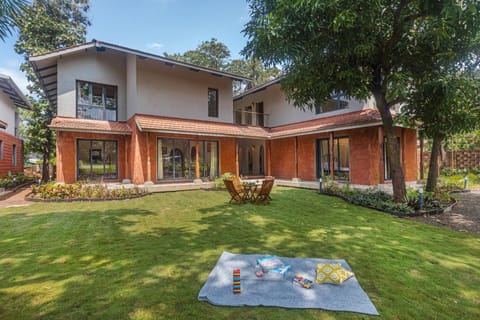 Property building, Day, Garden, Garden view