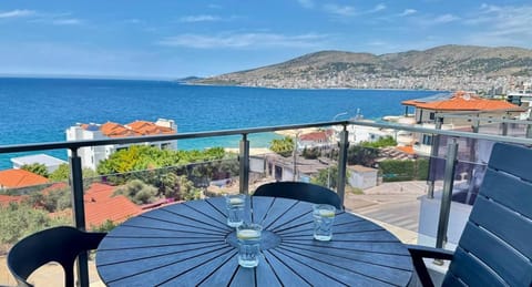 Day, Natural landscape, View (from property/room), Balcony/Terrace, Dining area, Mountain view, Sea view