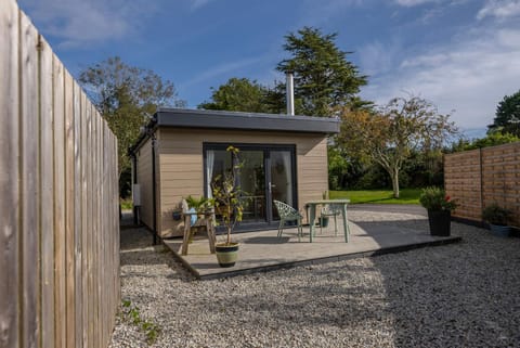 Olverstone Lodge, a beautiful Cornish lodge with wood burner & garden Apartment in Saint Austell