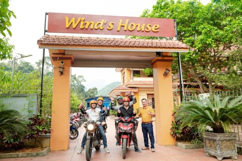 Cycling, group of guests