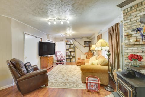 Fort Calhoun Home with Screened Porch and Playground! Apartment in Iowa