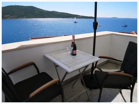 Natural landscape, View (from property/room), Balcony/Terrace, Seating area, Sea view