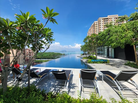 Property building, Patio, Spring, Day, Natural landscape, Garden, View (from property/room), Balcony/Terrace, Dining area, Garden view, Lake view, River view, Swimming pool