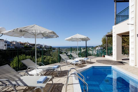 Natural landscape, View (from property/room), Balcony/Terrace, Pool view, Swimming pool, sunbed