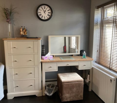 Twin Gates Annexe Apartment in England