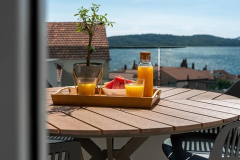 Day, Natural landscape, View (from property/room), Balcony/Terrace, Dining area, Mountain view, Sea view, Breakfast