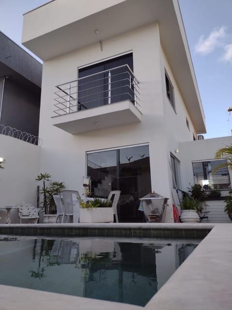 Shower, Facade/entrance, BBQ facilities, Swimming pool