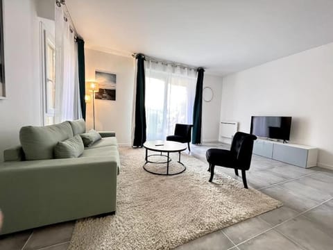 !NEW! Disney/Paris - 50m RER A Apartment in Noisy-le-Grand