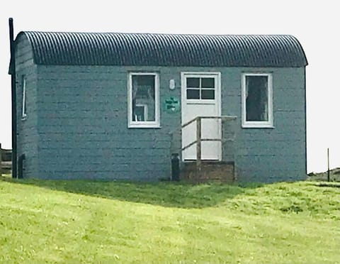 The Snuggly Sheep Farm Stay Shepherd Hut Apartment in County Donegal