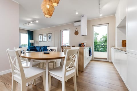 Kitchen or kitchenette, Living room, Seating area, Dining area, minibar, stove