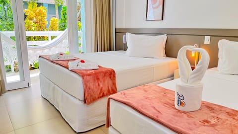 Bed, Decorative detail, Bedroom, towels