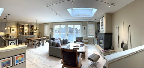 Communal lounge/ TV room, TV and multimedia, Living room, Seating area, Dining area, Evening entertainment