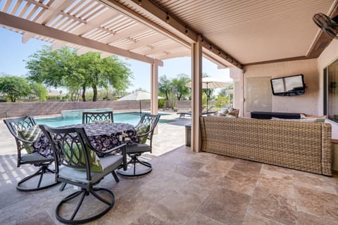 Near Golf Courses Surprise Home with Private Pool House in Sun City Grand