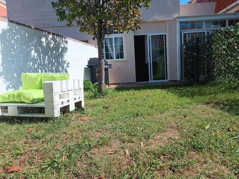 Garden, Garden, Seating area