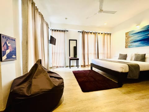 Bed, TV and multimedia, Bedroom