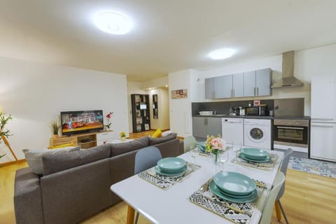 TV and multimedia, Kitchen or kitchenette, Seating area, Dining area, dishwasher, oven, stove, toaster