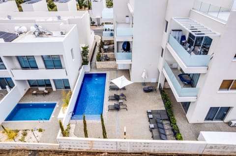 Property building, Day, View (from property/room), Balcony/Terrace, Pool view, Swimming pool, sunbed