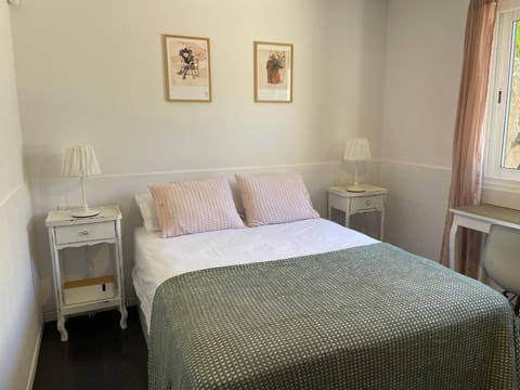 Bed, Photo of the whole room, Decorative detail