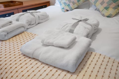 Spacious Apartment, Near Birmingham Centre + NEC Apartment in Solihull