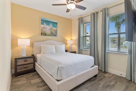 2971 Castaway Lane House in Bay Lake